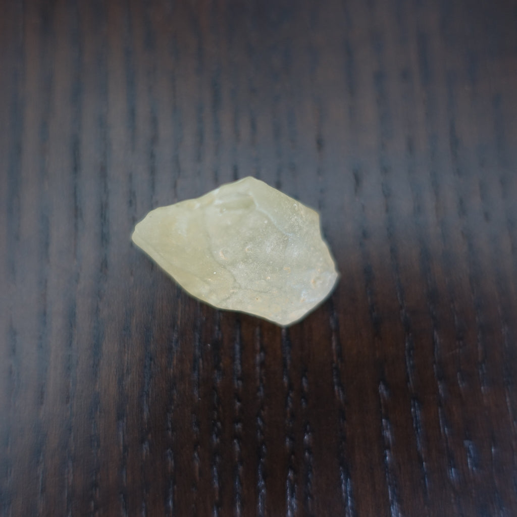 【送料無料】リビアングラス原石《27mm/カルマの解消&変容/宇宙意識と地球意識の融合》レアストーン!【ポスト投函対応可能商品】