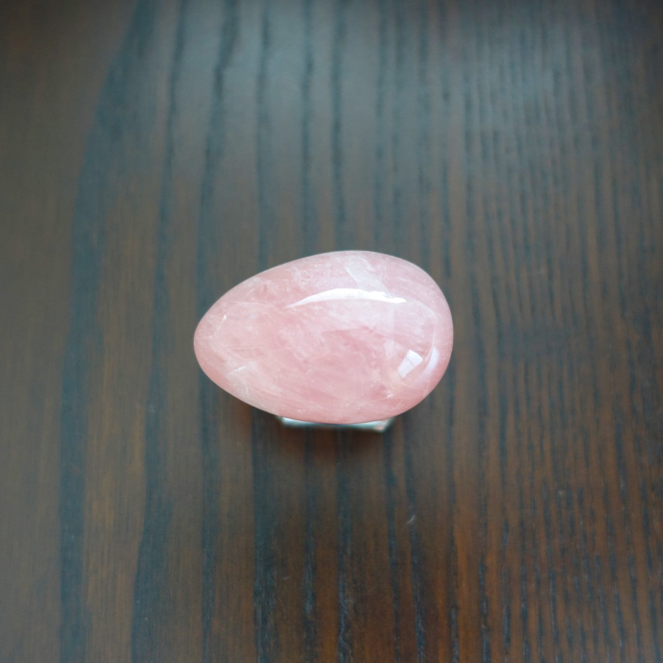 卵型ローズクォーツ《45mm/クリスタルガラス台座付》