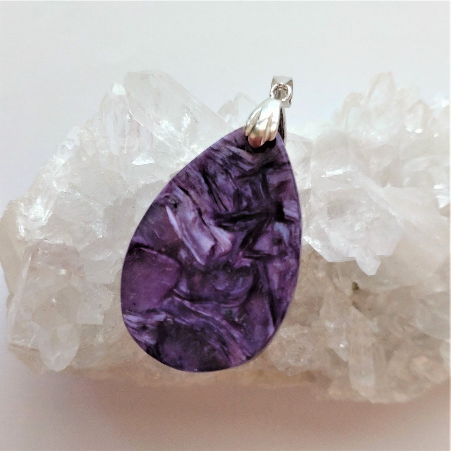 【送料無料】チャロアイト ドロップ型ペンダントトップ《35mm×23mm》レア!【ポスト投函対応可能商品】