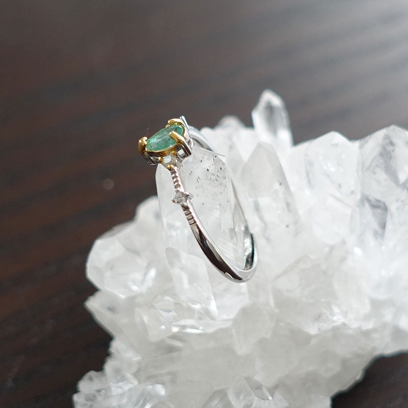 【送料無料】エメラルド ドロップ型リング(指輪)フリーサイズ《希望/愛/幸運》Silver925