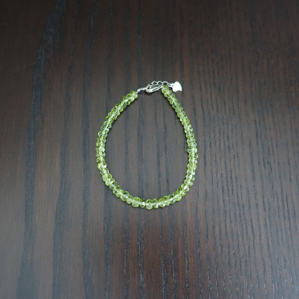 【送料無料】ペリドット 3×5mmボタンカット ブレスレット《金具(silver925)付/170mm+アジャスタ-15mm》【ポスト投函対応可能商品】