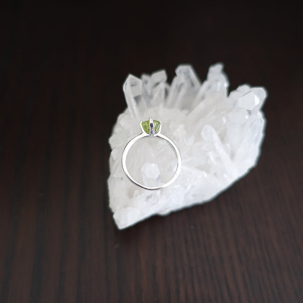 【送料無料】ペリドットリング(指輪)#10《希望・光・ポジティブ》Silver925【ポスト投函対応可能商品】