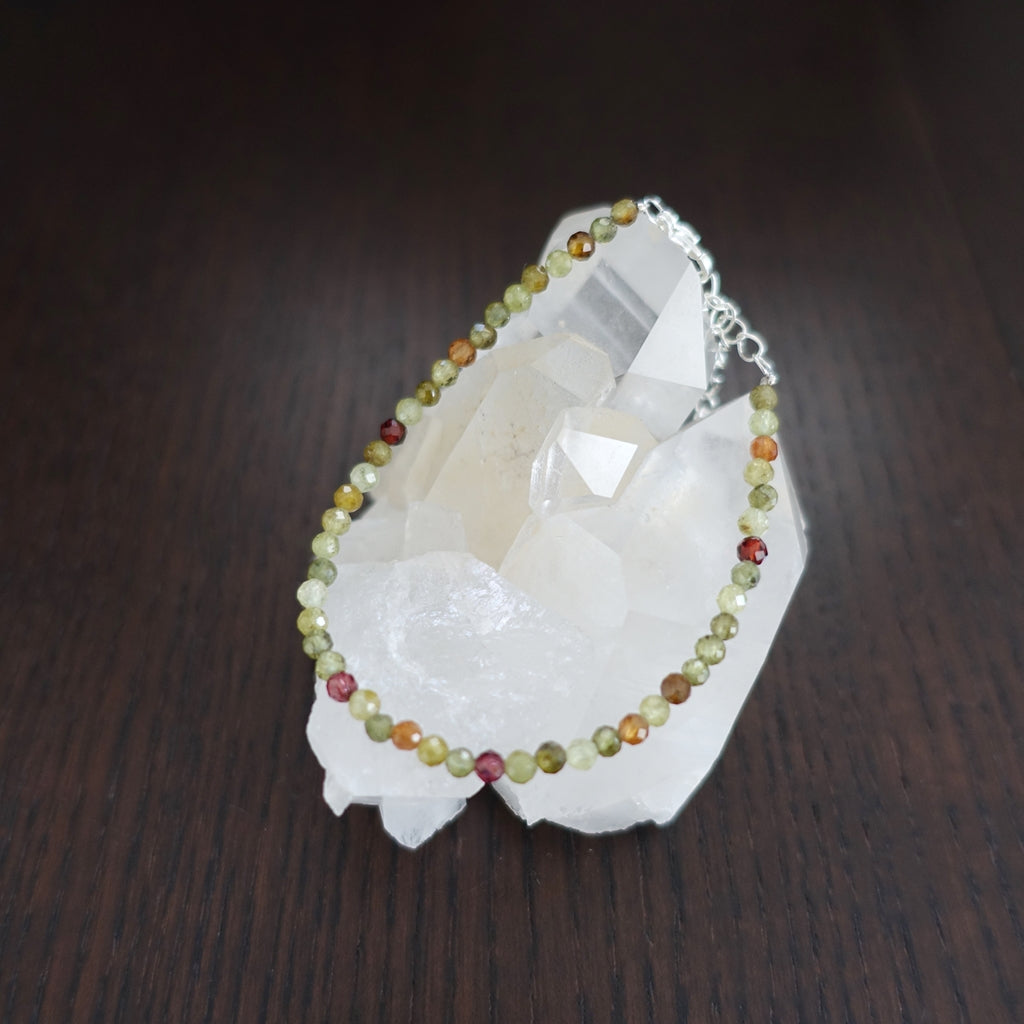 グロッシュラーライト(グリーンガーネット)3mmボタンカット ブレスレット(アジャスター付)【ポスト投函対応可能商品】