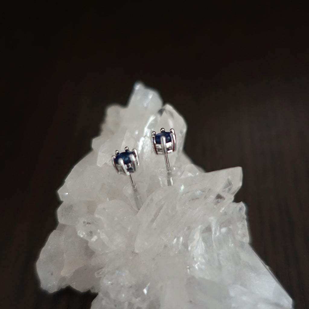 【送料無料】サファイア ピアス《神聖・守護・サードアイの活性化》Silver925【ポスト投函対応可能商品】