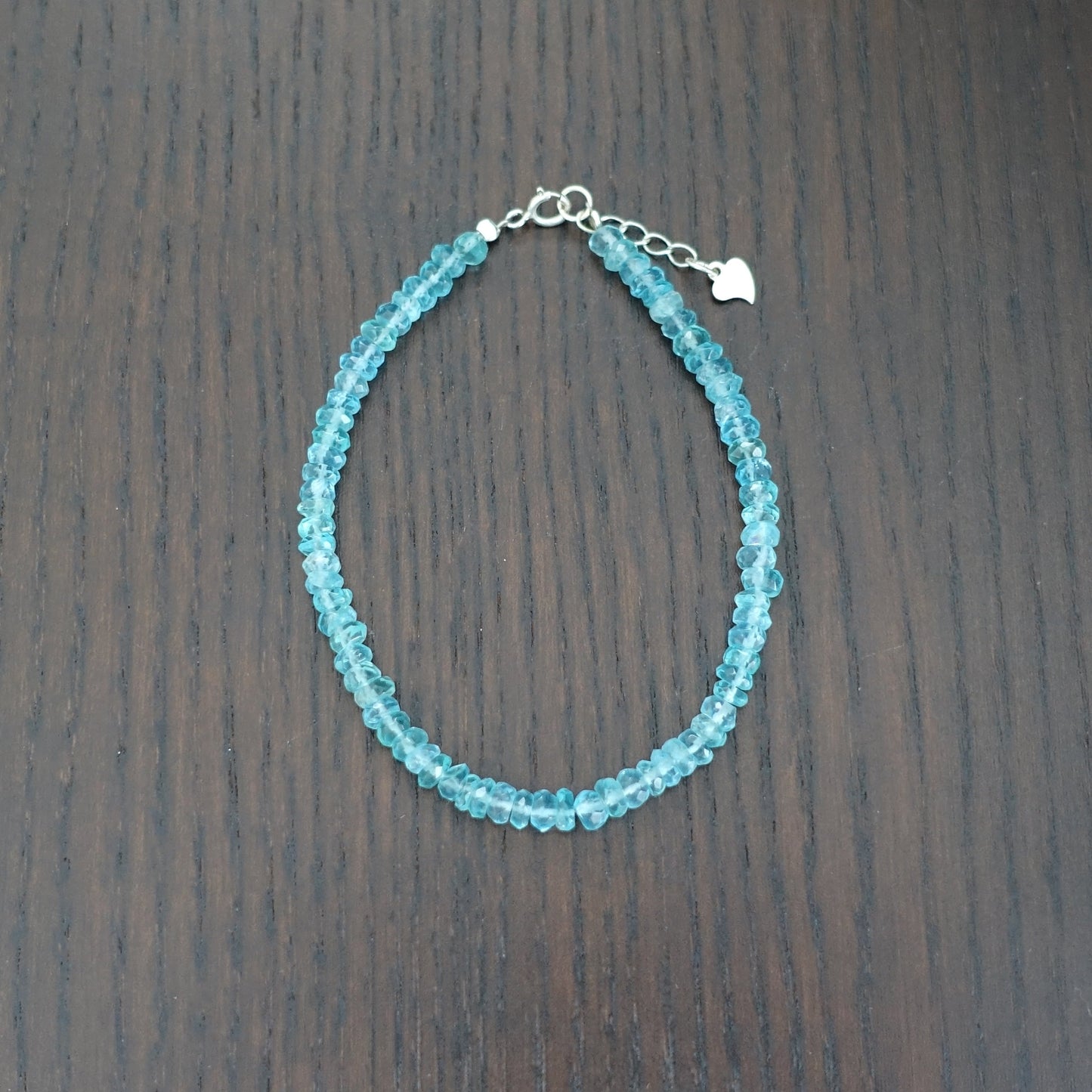 ブルーアパタイト 2×4mmボタンカット ブレスレット《金具(silver925)付/160mm+アジャスタ-20mm》【ポスト投函対応可能商品】