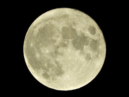 11月5日牡牛座満月スーパームーン《過去からのこだわりや執着を手放し、新たな豊かさを模索しよう》