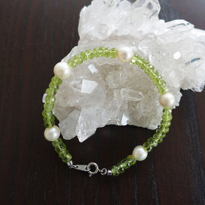 【送料無料】ペリドット＆淡水パール ブレスレット《180mm/金具付き/明るい心・出会い運》【ポスト投函対応可能商品】