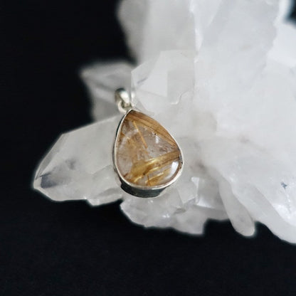 ルチルクォーツ ドロップ型ペンダントトップ《17mm×13mm/silver925》金運・仕事運・目標達成【ポスト投函対応可能商品】