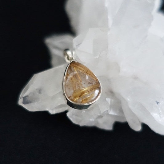 ルチルクォーツ ドロップ型ペンダントトップ《17mm×13mm/silver925》金運・仕事運・目標達成【ポスト投函対応可能商品】