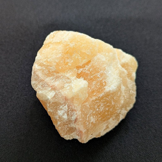 オレンジカルサイト原石《64mm/145g》明るさ・大らかさ・許し
