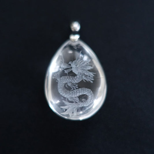 天然水晶 龍堀りペンダントトップ《36mm×26mm/20g》浄化・運気UP・商売繁盛【ポスト投函対応可能商品】