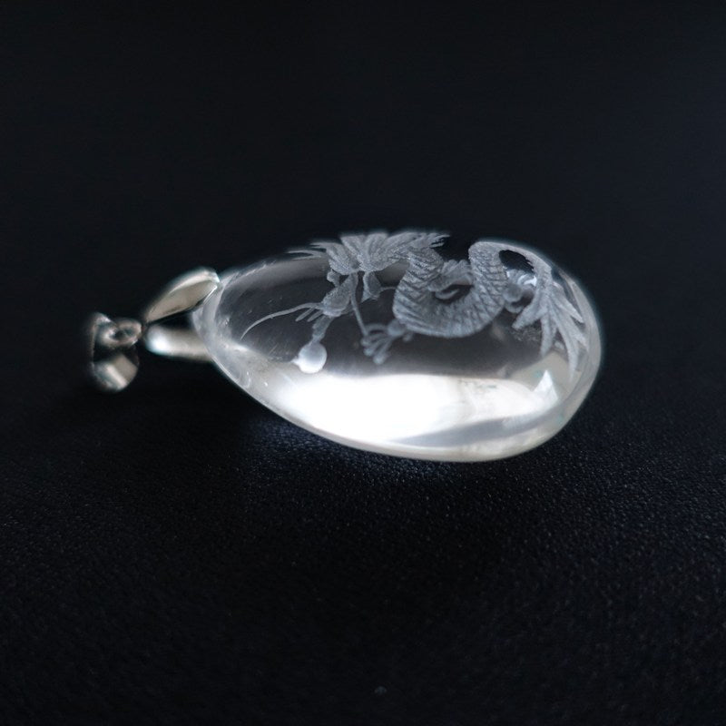 天然水晶 龍堀りペンダントトップ《36mm×26mm/20g》浄化・運気UP・商売繁盛【ポスト投函対応可能商品】