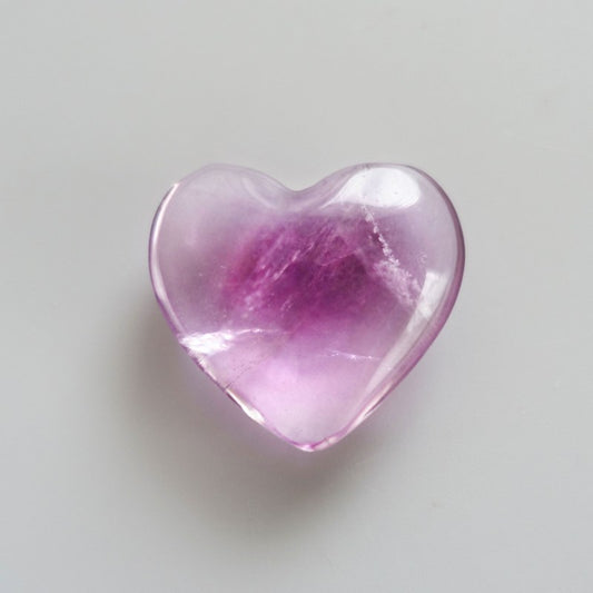 ハート型フローライト27mm×30mm《パープル/リラックス＆安心感》【ポスト投函対応可能商品】