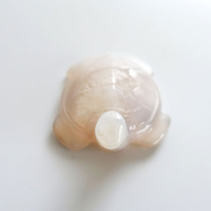 メノウ製の亀型ストーン《グレイッシュな乳白色/58mm×53mm》