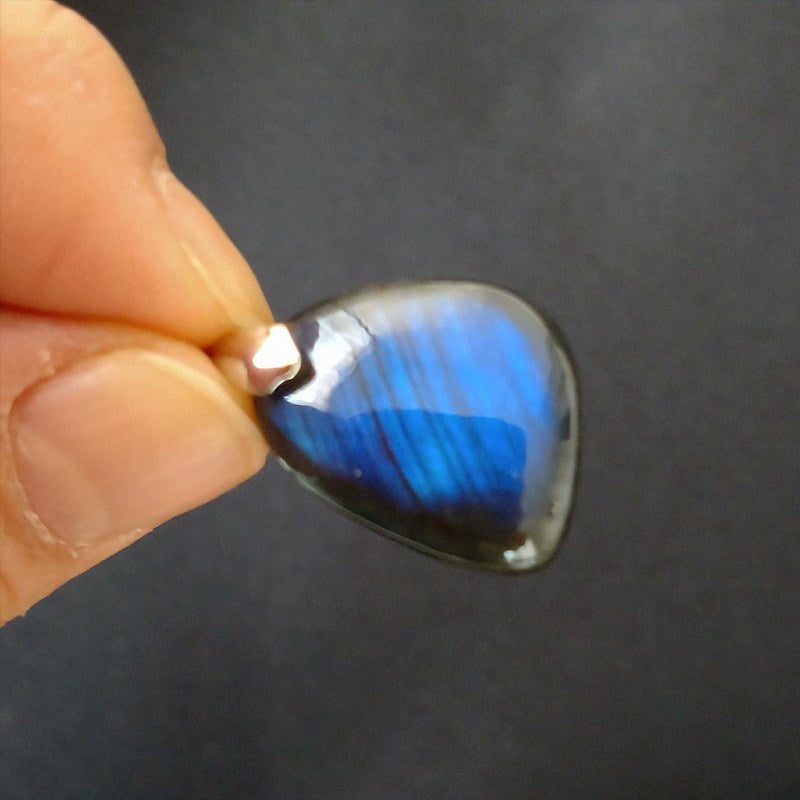 ラブラドライトペンダントトップ《マダガスカル産21mm×17mm》【ポスト