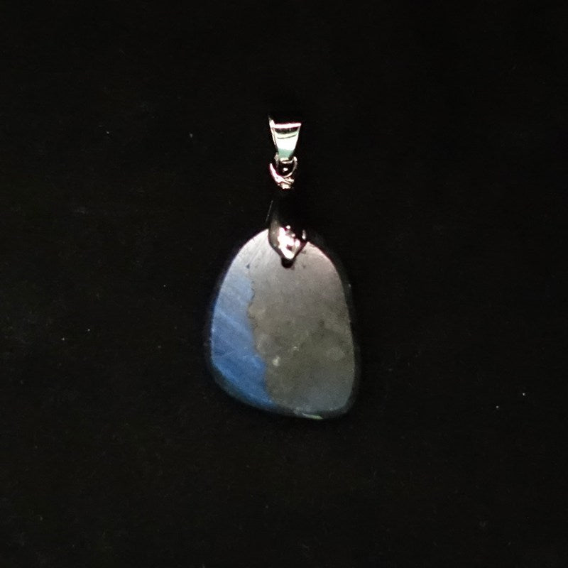 ラブラドライトペンダントトップ《マダガスカル産21mm×17mm》【ポスト