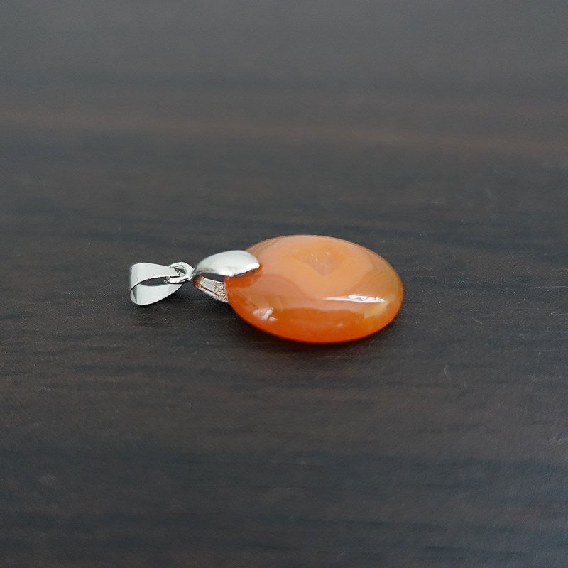 オレンジアゲート（メノウ）オーバル型ペンダントトップ《インド産22mm×15.5mm》【ポスト投函対応可能商品】