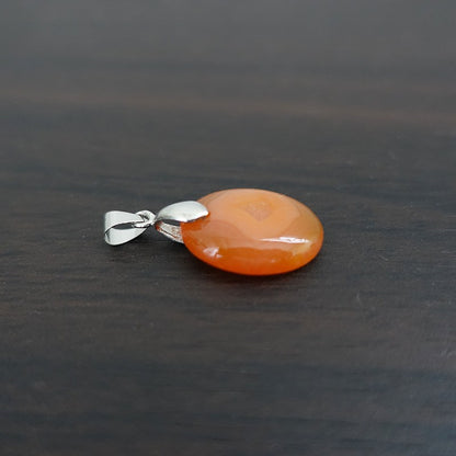 オレンジアゲート（メノウ）オーバル型ペンダントトップ《インド産22mm×15.5mm》【ポスト投函対応可能商品】