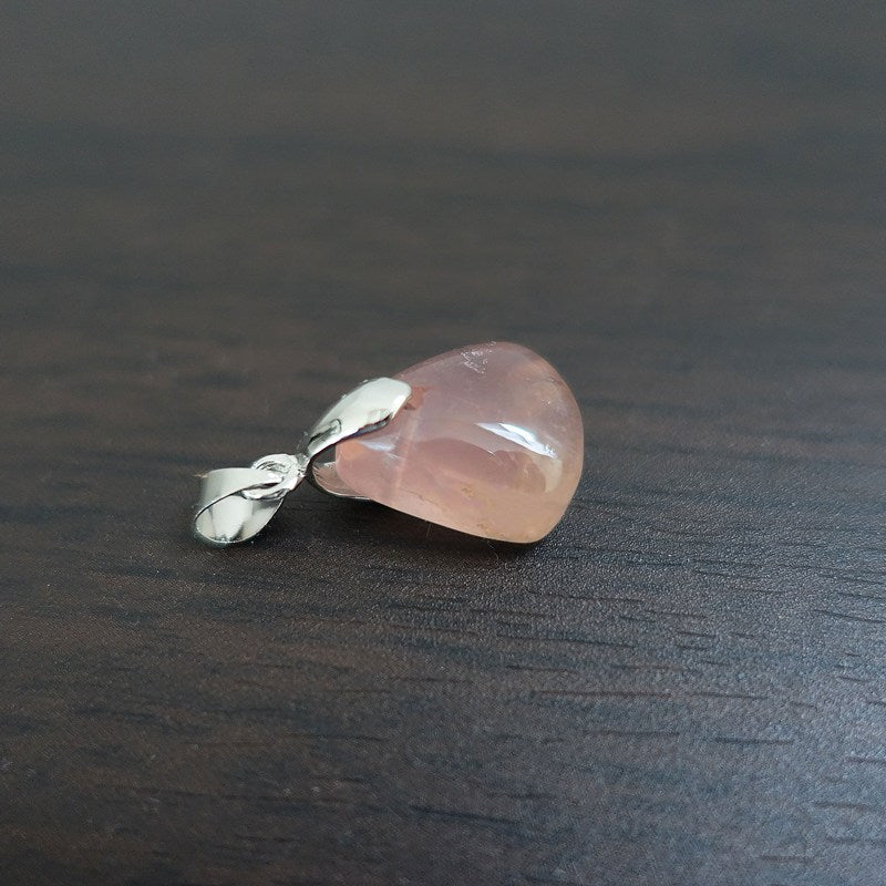 ローズクォーツ ペンダントトップ《17mm×14mm》【ポスト投函対応可能商品】
