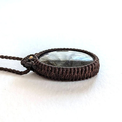 ラブラドライト マクラメ編みネックレス《31mm×22mm》閃き&クリエイティブ力【ポスト投函対応可能商品】