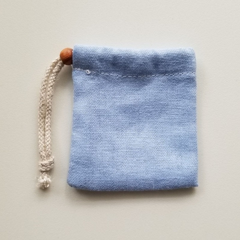ヘンプ巾着(麻袋)ライトブルーM“タンブルや原石の持ち運びに”M-20-16