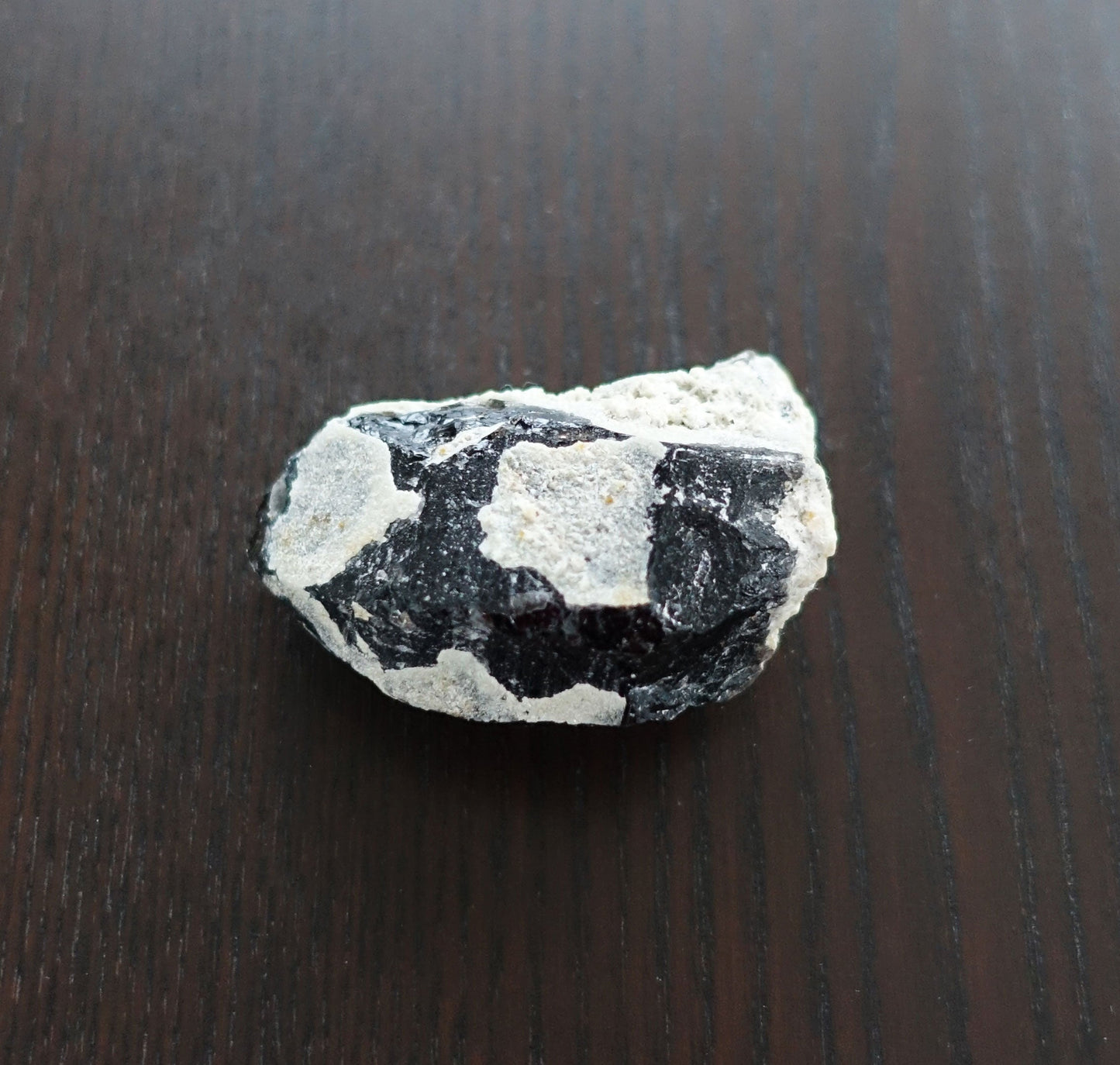 モリオン原石《最強の魔除け＆グラウンディングに》54mm/68g（チベット産）